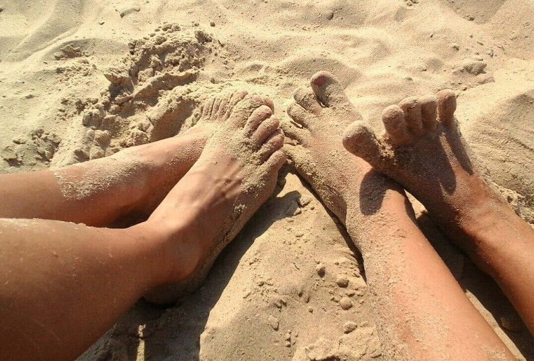 Les pieds dans la Plage Saint-Raphaël