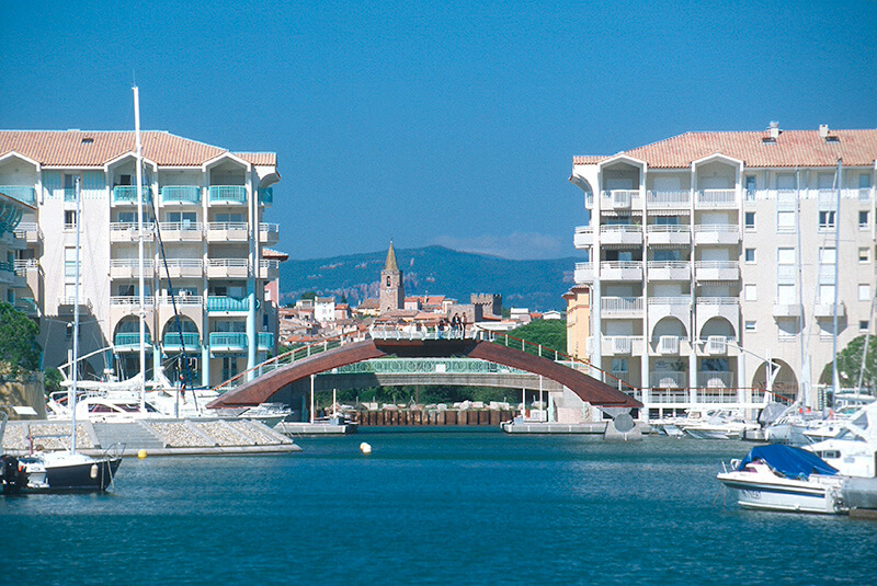 Point reliant les 2 rives de Port Fréjus