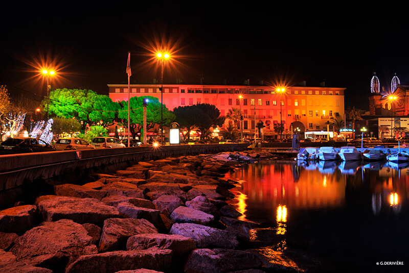 Bord de mer de Saint-Raphaël en soirée